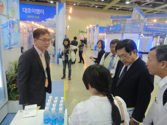 與水利署長參觀2013韓國大邱水博覽會