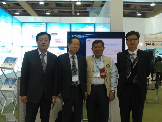 韓國幅射井公司的總裁與副總裁及研發工程師